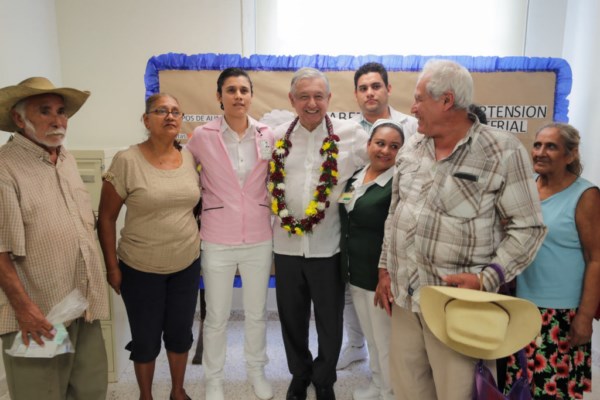 Todo el respaldo del gobierno federal para Guerrero, asegura presidente AMLO en visita a Hospital Rural La Unión