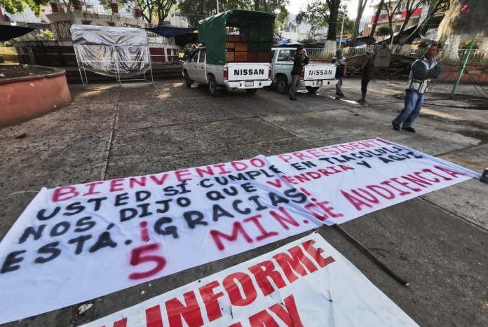 Entre protestas vs Murat, visita AMLO Santiago Juxtlahuaca