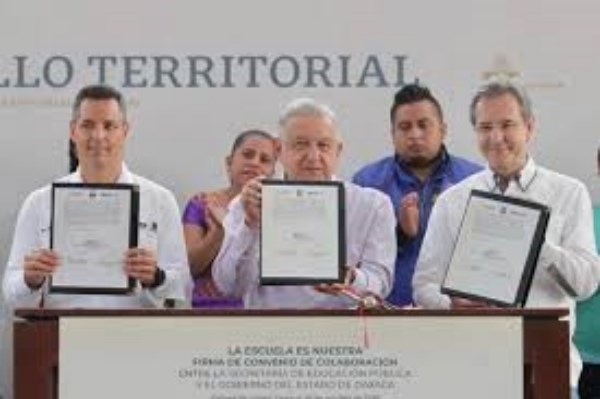 En Oaxaca, presidente inicia entrega directa de recursos para mejoramiento o reconstrucción en más de 10 mil escuelas