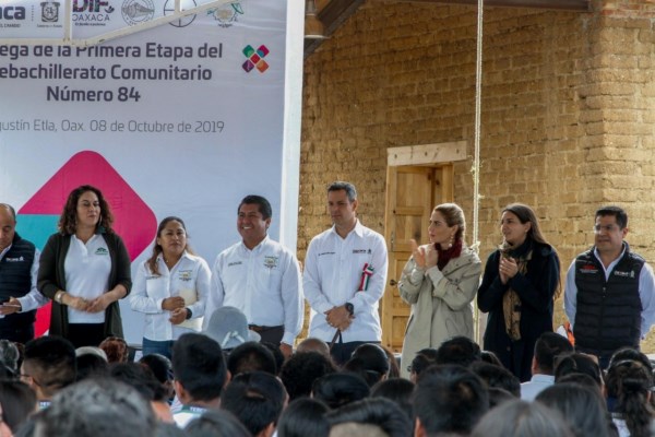 El gobernador Alejandro Murat entregó primera etapa de telebachillerato que impulsó el Maestro Toledo