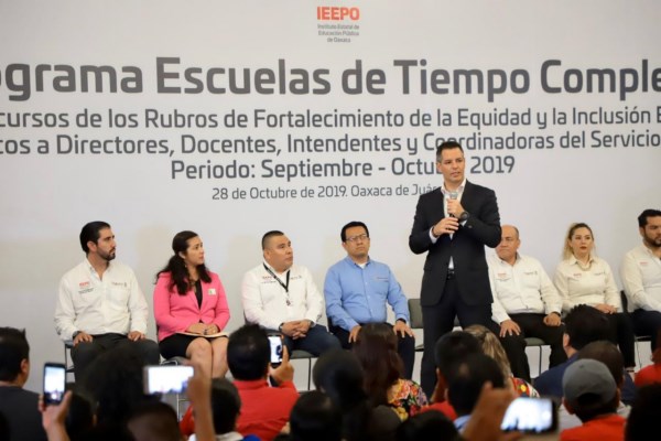 Entrega Alejandro Murat recursos por más de 104 mdp del programa Escuelas de Tiempo Completo