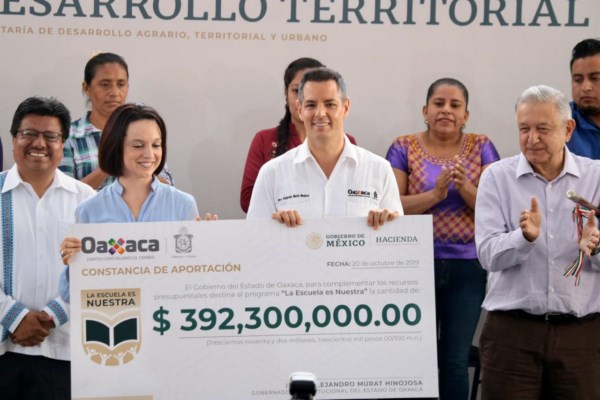 Gobierno de Oaxaca y Federación destinan más de 2 mil mdp  a las escuelas de educación básica