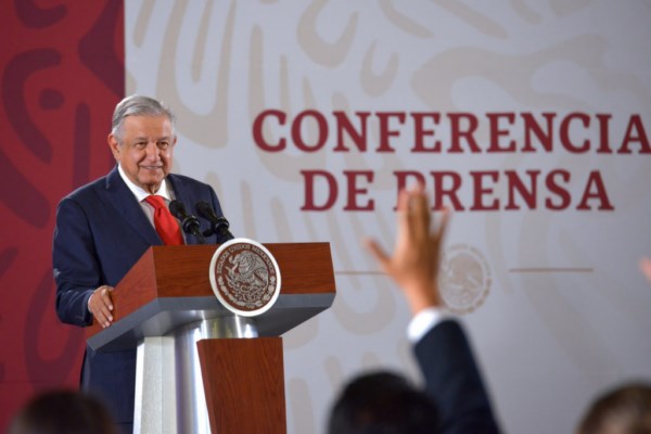 Presidente anuncia inicio de construcción de aeropuerto en Santa Lucía