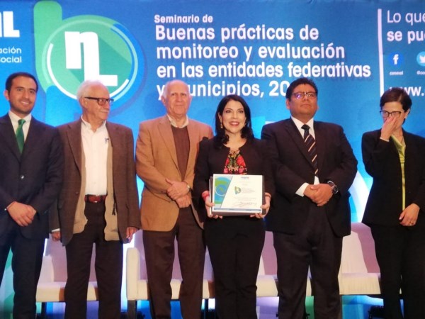 Recibe Oaxaca reconocimientos a buenas prácticas de monitoreo y evaluación en las entidades y municipios