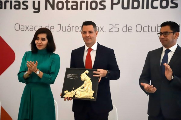 Reconoce Gobierno de Oaxaca aportación de las y los notarios en el fortalecimiento del Estado de Derecho