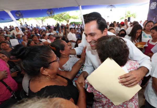 El Gobernador Mauricio Vila Dosal entrega apoyos de vivienda, salud y para el sector ganadero en el interior del estado