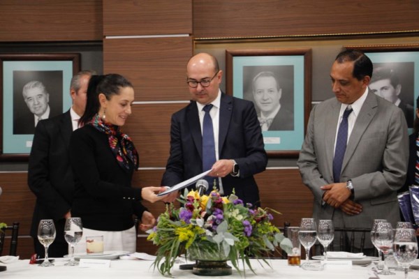 Reconoce Colegio de Notarios a Jefa de Gobierno