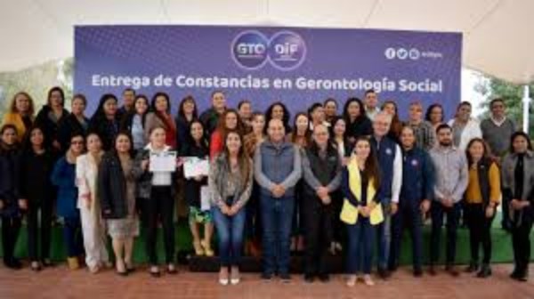 Concluyen Diplomado en Gerontología Social Personal de los Sistemas Municipales DIF.