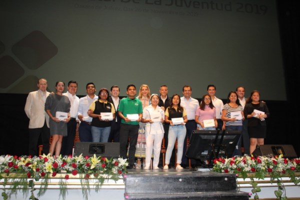 Entrega Alejandro Murat el Premio Estatal de la Juventud 2019
