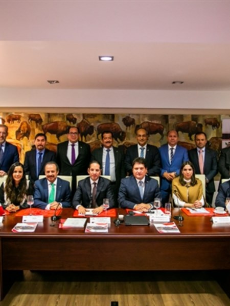 Gobernador destaca ante constructores que la entidad es líder nacional en el índice de desempeño del gasto público