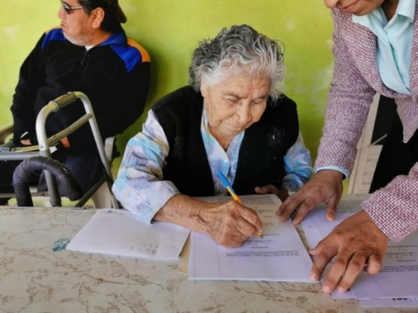 A familias coahuilenses, certidumbre jurídica como regalo de Navidad