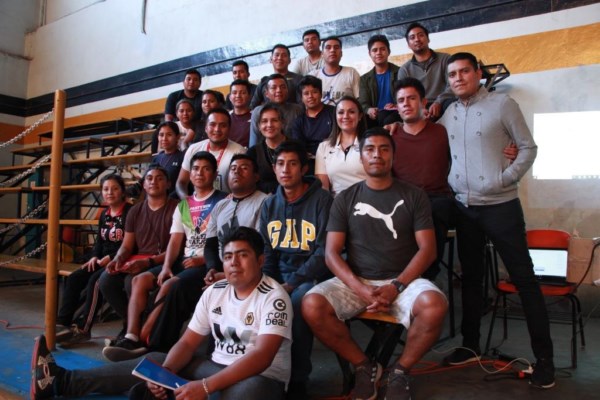 Alejandra Gaytán imparte curso de jueceo para basquetbol
