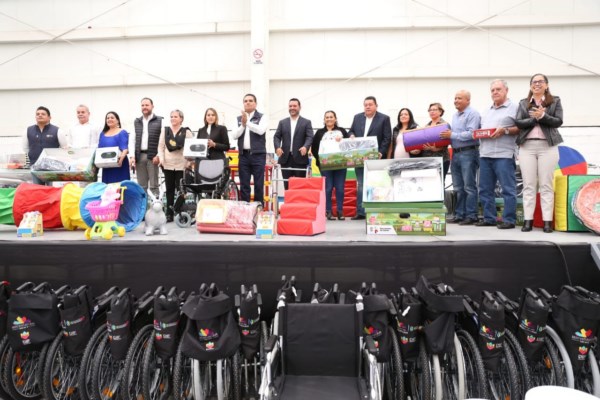 Entrega Gobernador 12 mdp en apoyos e insumos para 113 DIF Municipales
