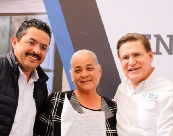 Entrega Gobernador 150 títulos de propiedad a familias