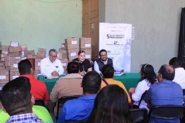 Entrega Seculta acervo bibliográfico a cinco nuevas bibliotecas en Oaxaca