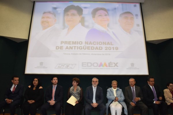 ENTREGAN PREMIO NACIONAL DE ANTIGÜEDAD A TRABAJADORES DE SALUD