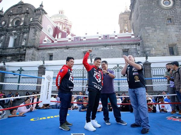 Realizan entrenamiento público boxeadores que disputarán el campeonato mundial Supergallo de la WBO