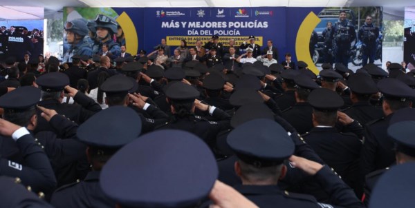Reconoce Gobernador a las y los policías de Michoacán