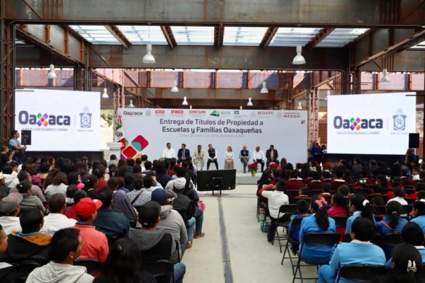 Títulos de propiedad a 479 planteles educativos les garantiza certeza jurídica: IEEPO