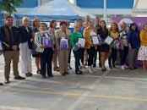 Entregan reconocimientos en el marco del “Día Internacional de la Mujer” a Docentes destacadas de la Región III León.