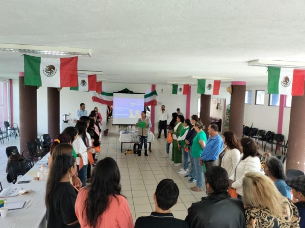 Capacitan a Psicólogos, Psicólogas y Trabajadoras Sociales de nivel secundaria del sureste del estado, en materia de Crianza Positiva