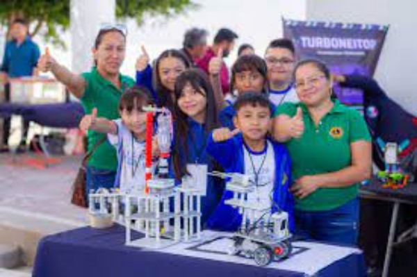 Feria de robótica, un escaparate de proyectos científicos y tecnológicos en educación básica