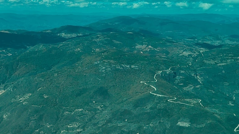 Concluidos, 186 caminos artesanales de Oaxaca a partir de la mano de obra local, destaca presidente