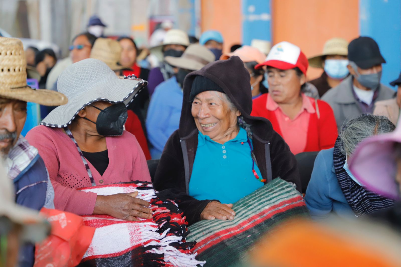 Continúa la invitación a realizar donativos a la campaña Abrigando Corazones