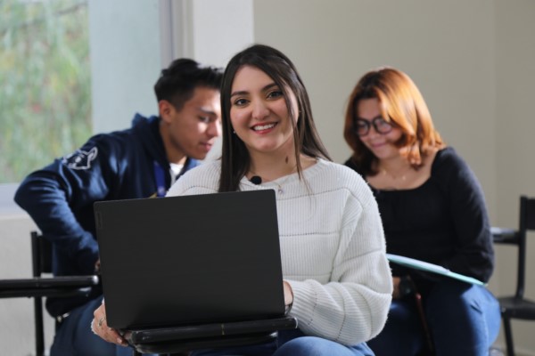 Jovenes de Aguascalientes podrán viajar al extranjero con Becas de Movilidad