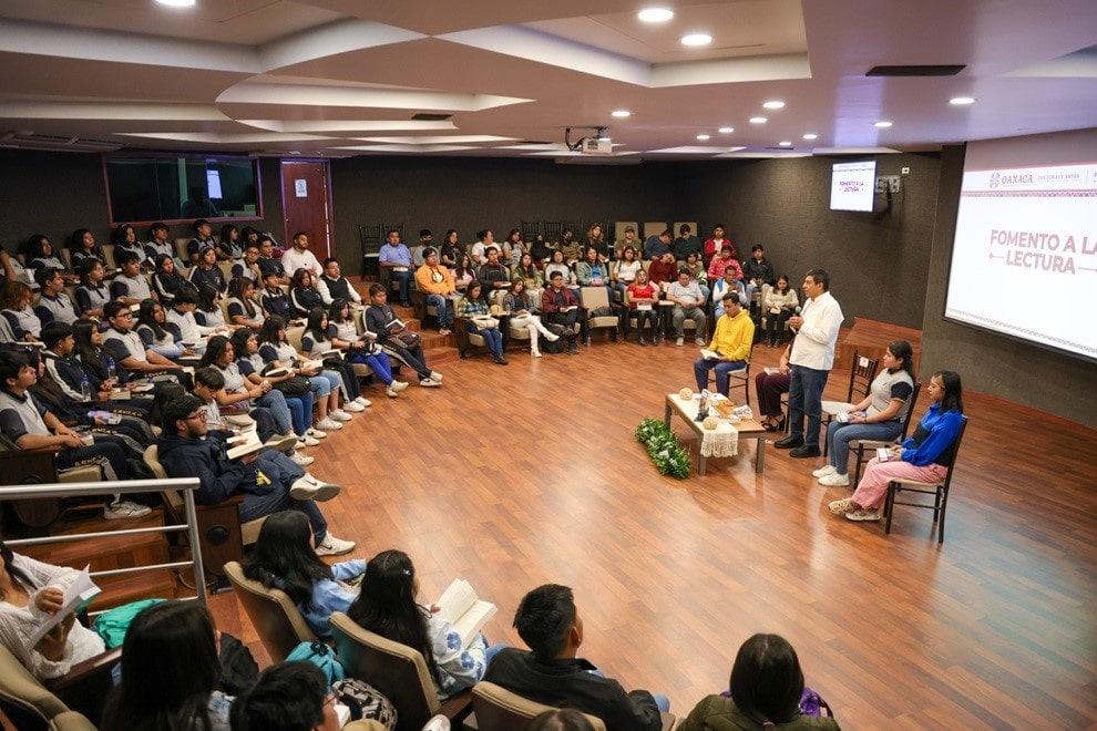 Continúa fomento a la lectura de estudiantes