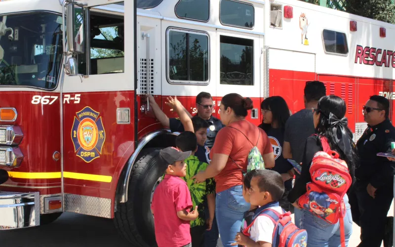 Disfrutan familias chihuahuenses festejo del Día de la Niñez en el parque El Colibrí