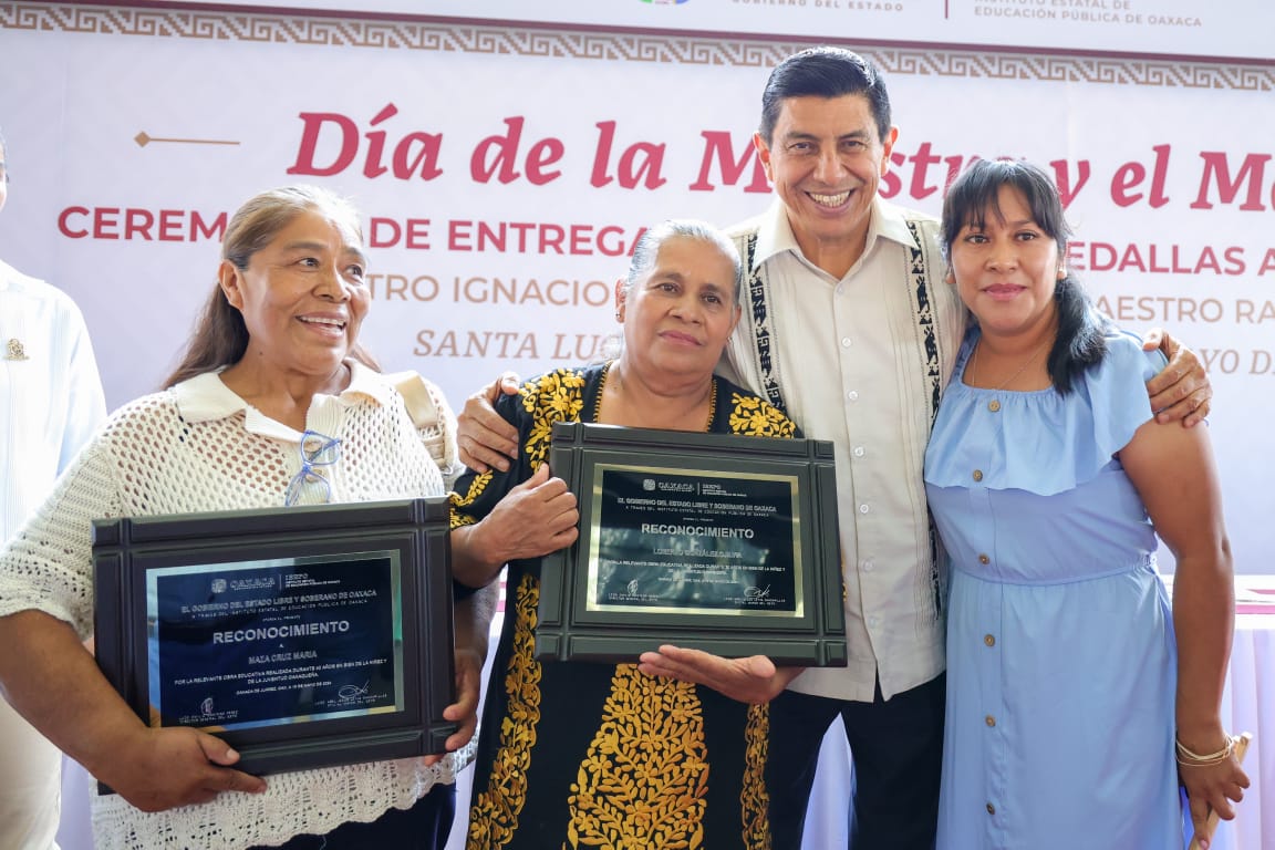 RECONOCEN LABOR DE MAESTRAS Y MAESTROS OAXAQUEÑOS