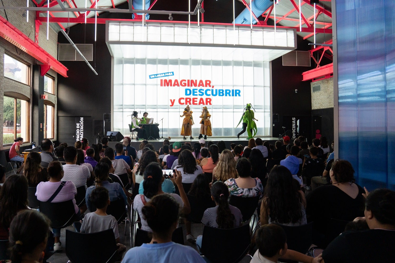 Presentan a niños tema de migración con creatividad
