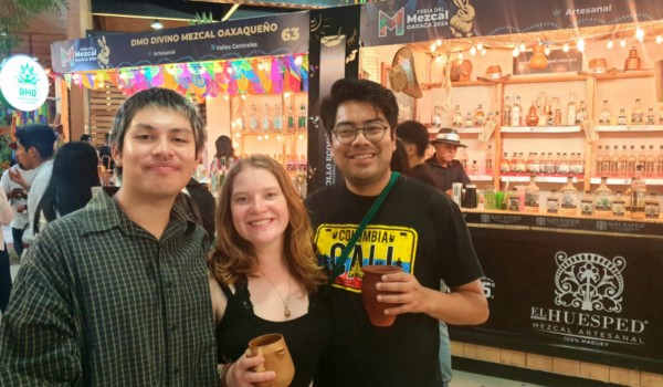 Visitantes extranjeros se maravillan por la cultura y tradiciones de Oaxaca