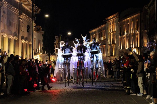 Con el espectáculo escénico “Malaya”, inicia la 21ª edición del Festival Internacional de Teatro de Calle 2024