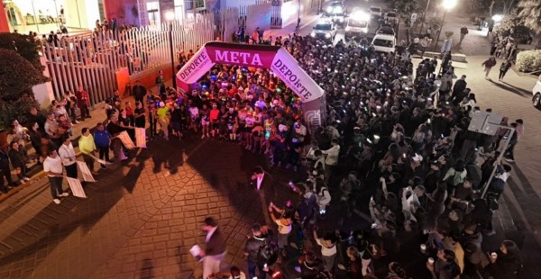 Celebra SSO con gran éxito Carrera Nocturna Neón