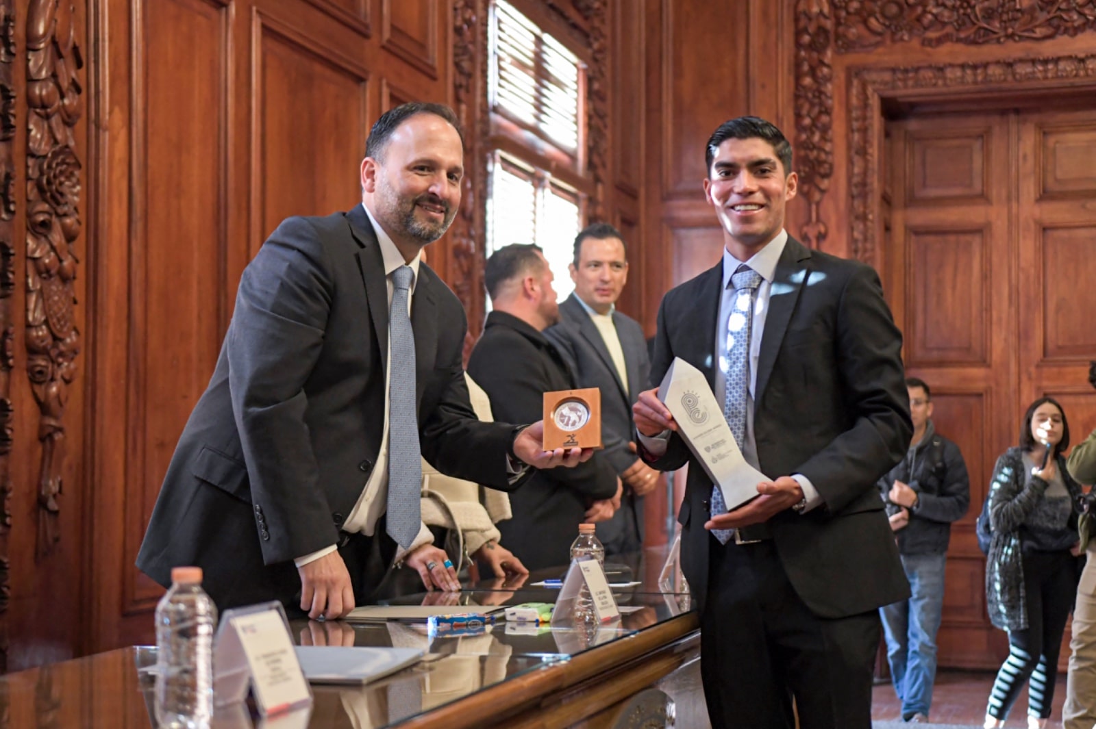 Galardona Gobierno del Estado a Andrés Olivas e Isaac Rojas con el Premio Estatal del Deporte 2024