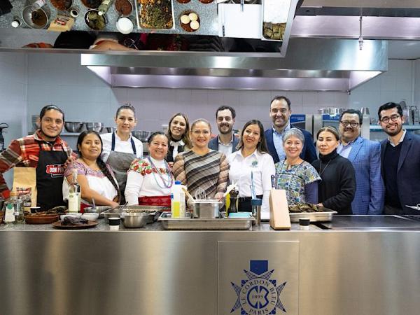 Gobierno de Puebla promueve su gastronomía en Le Cordon Bleu, España