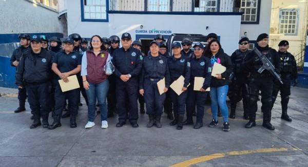 Reconocen esfuerzo de integrantes del equipo de basquetbol femenil de la Secretaría de Seguridad Vecinal