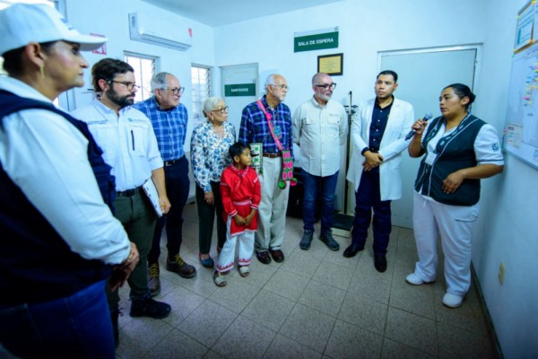 Supervisa gobernador Navarro Quintero la Unidad de Salud de Potrero de la Palmita