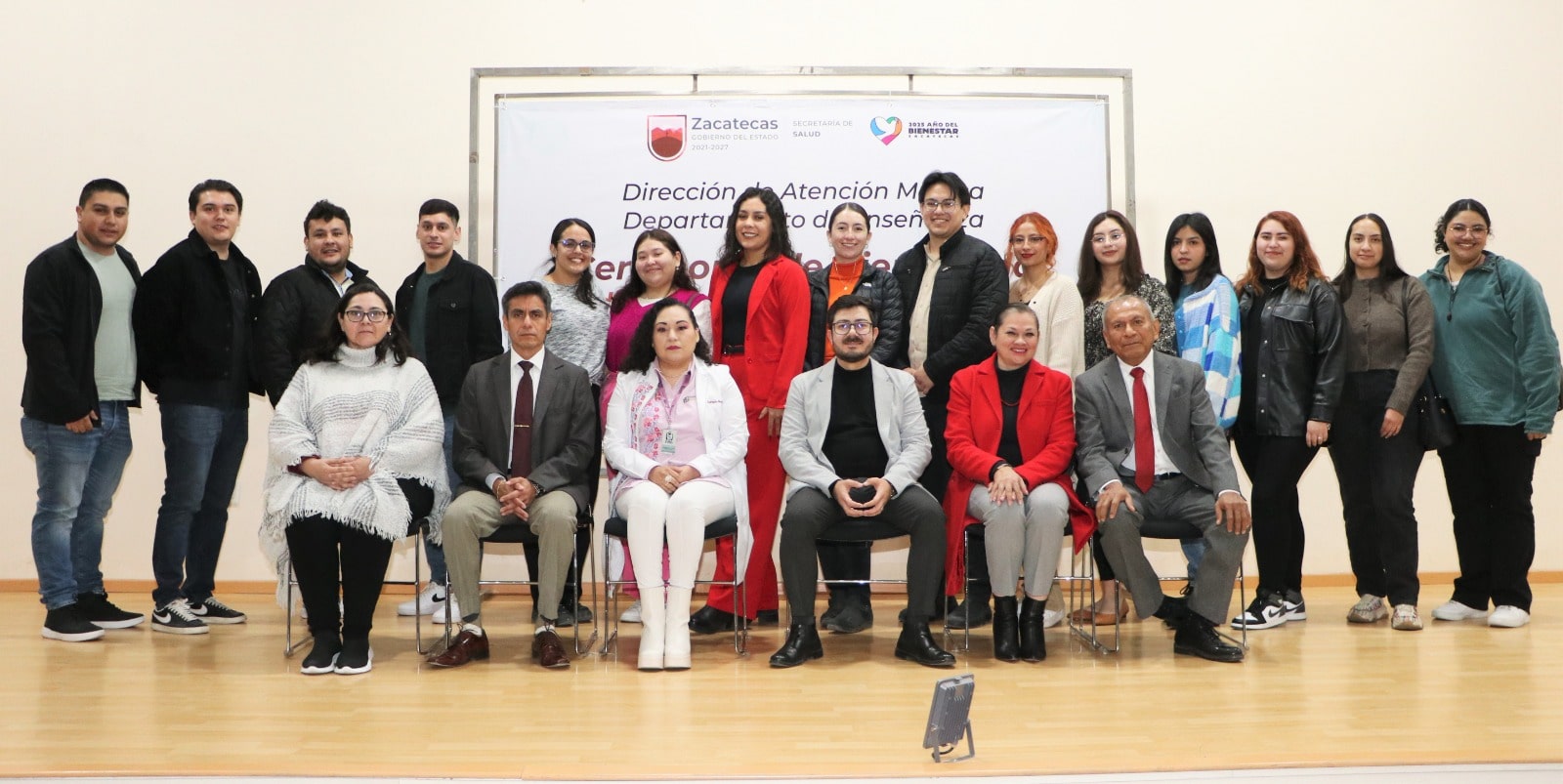 Recibe Secretaría de Salud a estudiantes de medicina que realizarán su servicio social