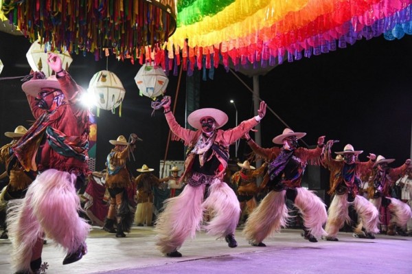 Deslumbra Guelaguetza en la Feria Nayarit 2025