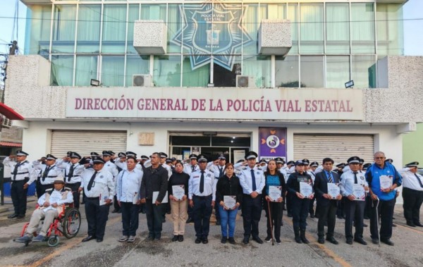 Reconoce Policía Vial Estatal a 13 elementos en su jubilación luego de más de 30 años de servicio