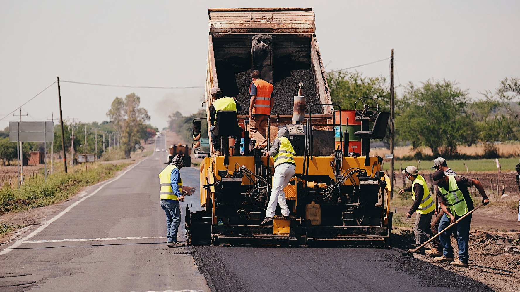 Ampliarán programa estatal de reconstrucción y mantenimiento de carreteras a diversas regiones de Jalisco