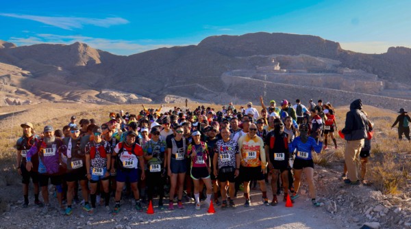 Participan 250 corredores en el Mezquite Trail Run en Juárez