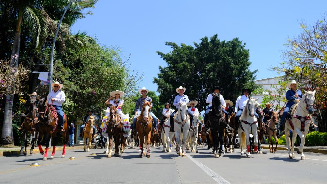Con alegría y tradición, celebran cabalgata del Festival Primavera Rodolfo Morales