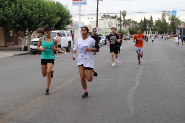 Participan más de 700 personas en carrera “Tu Familia es Primero”, en Delicias