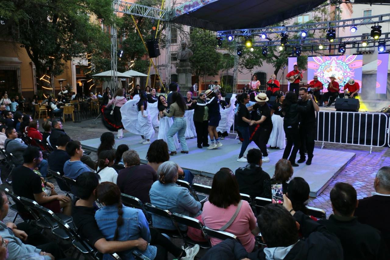 Celebra Ballet Folklórico Quetzalli las raíces vivas de Zacatecas, en gala del Festival del Folclor Internacional 2025