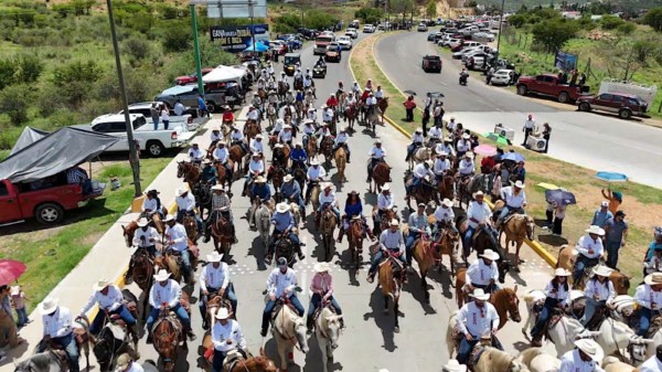 Cierra la XXX Gran Cabalgata Villista en el Pueblo Mágico de Parral con más de 8 mil jinetes