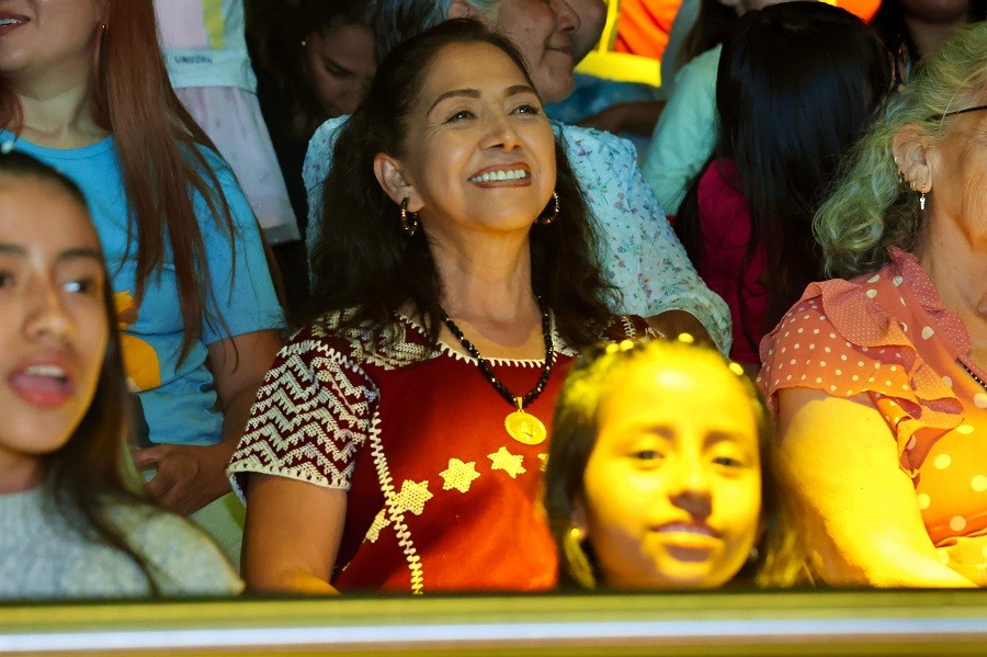 Un éxito, el show musical de la “Gallina Pintadita” en el Auditorio Guelaguetza